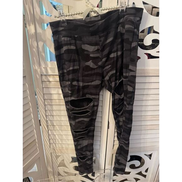 Torrid premium leggings/Pants ouija skull halloween 1x - Picture 3 of 7